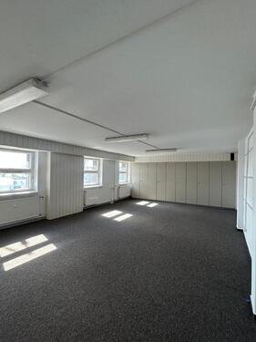 Foto - Büro 54,16 m² zu vermieten - 600,00&nbsp;EUR Kaltmiete, ca.&nbsp; 5,03&nbsp;m&sup2;