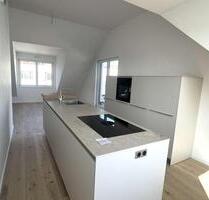 Licht, Luft, Luxus - Dachgeschoss-Erstbezug mit Skylineblick - Frankfurt am Main Bergen-Enkheim