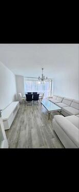 Foto - Helle moderne Wohnung mit nagelneuer Einbauküche