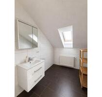 Helle 2-Zimmer-Dachwohnung in ruhiger Lage mit schöner Aussicht - Owen