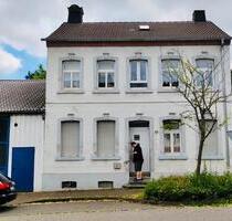 Hellenthal 2 Familienhaus mit Baugrundstück von Privat