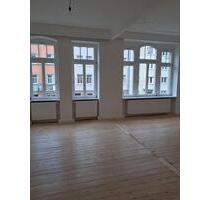 Große 4-Zimmer-Altbauwohnung in zentraler Lage 1.OG - Erfurt