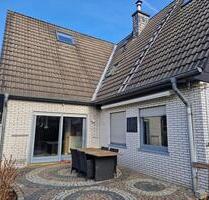 Einfamilienhaus mit separater Büroeinheit und viel Nutzfläche - Übach-Palenberg