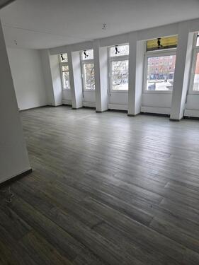 Foto - Lichtdurchflutetes Gewerbebüro in zentraler Innenstadt
