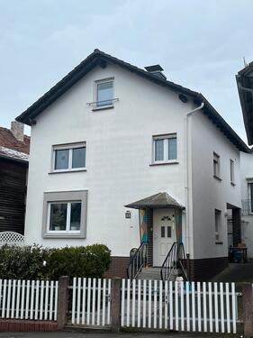 Foto - Kl. Haus vor den Toren Marburgs