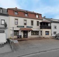 Charaktervolles Mehrfamilienhaus mit Gaststätte & Baugrundstück - Losheim am See