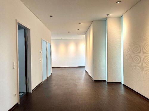 Foto - Großzügige Büro- & Praxisfläche mit Aufzug und Dachterrasse in zentraler Innenstadtlage