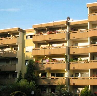 Foto - 2,5 Zimmerwohnung mit großer Loggia, Aufzug und Kfz-Stellplatz