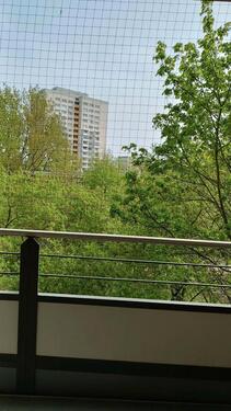 Foto - Möbliertes Zimmer mit Balkon zur Zwischenmiete für eine Frau