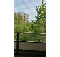 Möbliertes Zimmer mit Balkon zur Zwischenmiete für eine Frau - Berlin Lichtenberg