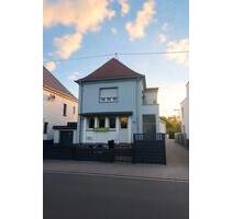 Einfamilienhaus - 439.000,00&nbsp;EUR Kaufpreis, ca.&nbsp; 270,00&nbsp;m&sup2; in Ludwigshafen am Rhein (PLZ: 67067) Rheingönheim