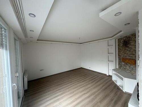 Foto - Zentrale 6-Zimmer-Wohnung (120 m²) mit Balkon & Terrasse
