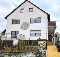 Großzügige, modernisierte 4-Zimmer-Wohnung mit Terrasse + Garage - Schöneck