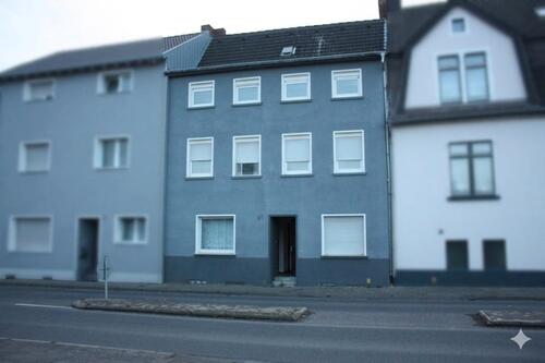 Foto - Provisionsfrei! Großzügiges Haus in Bedburg mit 2 Garagen.