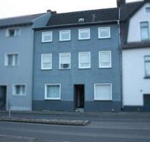Provisionsfrei! Großzügiges Haus in Bedburg mit 2 Garagen.