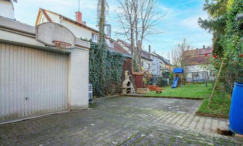 Foto - Gepflegte Renovierte Haus mit EBK, sonniger Garten und Balkon