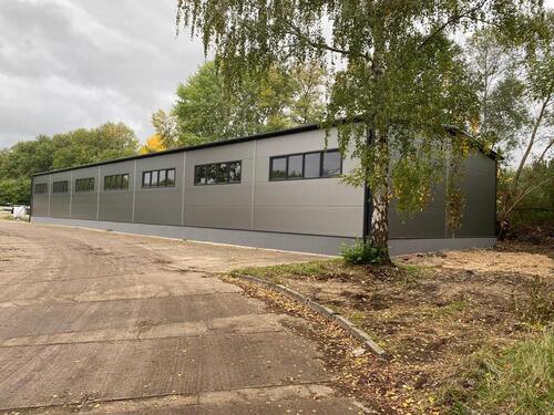 Foto - Zum verkauft steht eine 500m2 Halle auf 5800m2 Gelende.