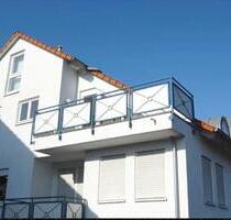 Schöne 2 Zimmer DG-Wohnung mit TG-Stellplatz - Großbettlingen