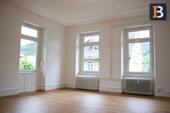 Foto - Erstbezug nach vollständiger Renovierung: 5-Zi-Altbauwohnung in zentraler Lage!