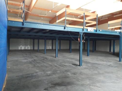 Foto - Lagerfläche mit ca. 360 m², inkl. 2 Rolltore u. Laderampe