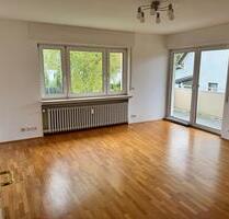 Freundliche, gut geschnittene 3,5-4 Zimmer-Erdgeschoss-Wohnung in kleiner WE in Hofheim! - Hofheim am Taunus