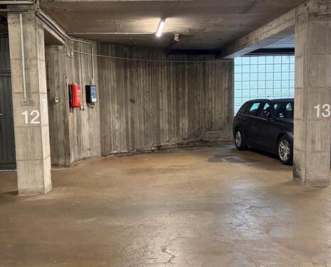 Foto - Stellplatz PKW Motorrad Anhänger Camper in Tiefgarage