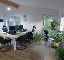 Schickes Büro mit Kamin und EBK, auf Wunsch mit Hallen- und Freifläche, in Radeburg zu vermieten