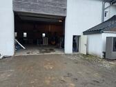 Foto - Lagerhalle mit Bürofläche und Parkfläche zu vermieten