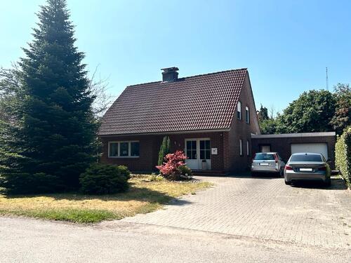 Foto - Einfamilienhaus mit großem Grundstück und Kamin