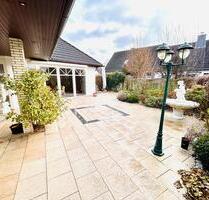 Stilvoller Winkelbungalow provisionsfrei auf sonnigem Grundstück - Steinburg