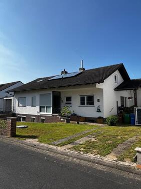 Foto - Freistehendes Einfamilienhaus; Ausbau als Mehrfamilienhaus mögl.