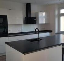 Erstbezug Nach Kernsanierung Ansprechende Wohnung mit Wohnküche - Hof Altstadt