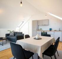 ***HOCHWERTIG UND GANZ OBEN - 2-ZI.-DG-WHG. MIT BALKON UND KÜCHE*** - Parsberg