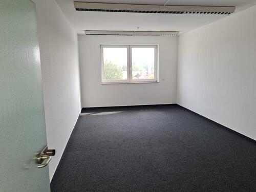 Foto - 25,96 m² Bürofläche mit Blick aufs Atrium im Nobel Business Center ab Februar 2026