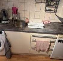 Nachmieterin helle saubere 2 Zimmer Wohnung in Düsseldorf