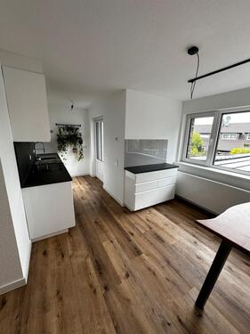 Foto - Moderne 2-Zimmer-Einliegerwohnung mit Kamin und Terrasse – 70 m²