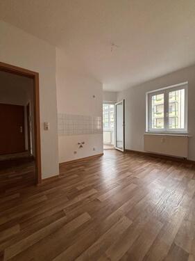 Foto - Attraktive Erdgeschosswohnung mit großem Balkon und Loggia in ruhiger Lage