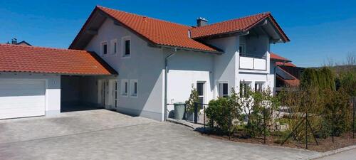 Foto - Helle großzügige Dachgeschosswohnung in Zweifamilienhaus