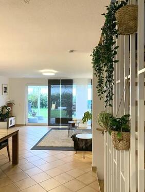 Foto - Neuwertiges 6-Zimmer-Reihenhaus mit Einbauküche in Frankfurt