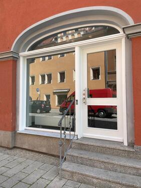 Foto - kleiner, zentraler Laden zu vermieten