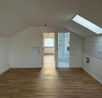 Helle 2-Zimmer-Dachgeschosswohnung für Singles in Achstetten