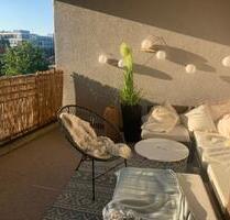 Möblierte Wohnung mit 2 Zimmern, großem Balkon und EBK in München