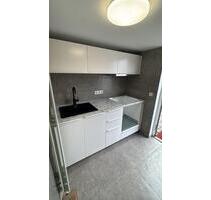Moderne 2-Zimmer-Wohnung, 47m^ mit Terrasse & neuer Einbauküche - - Lampertheim