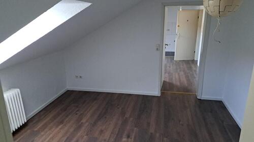 Foto - Gepflegte 1-Zimmer-Wohnung im Dachgeschoss zu vermieten