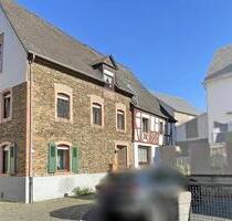 Einfamilienhaus an der Mosel - 135.000,00&nbsp;EUR Kaufpreis, ca.&nbsp; 130,00&nbsp;m&sup2; in Lösnich (PLZ: 54492)