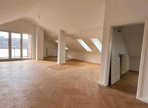 Foto - Moderne kernsanierte lichtdurchflutete Dachgeschosswohnung