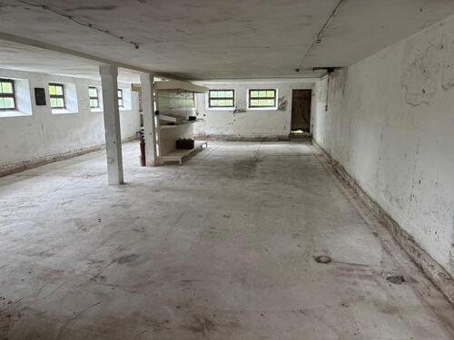 Foto - Helle Werkstatt- & Lagerhalle mit Starkstrom und PKW-Zufahrt