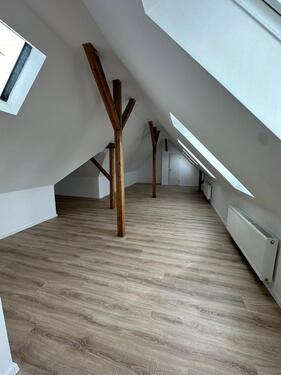 Foto - Geräumige 5-Zimmer-Dachgeschosswohnung mit Einbauküche