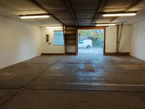 Foto - Hallenfläche mit idealer Verkehrsanbindung ab sofort zu vermieten
