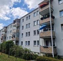 Ihr neuer Rückzugsort im Grünen: 3-Raum-Wohnung mit Balkon & Dusche im Erdgeschoss - Glauchau
